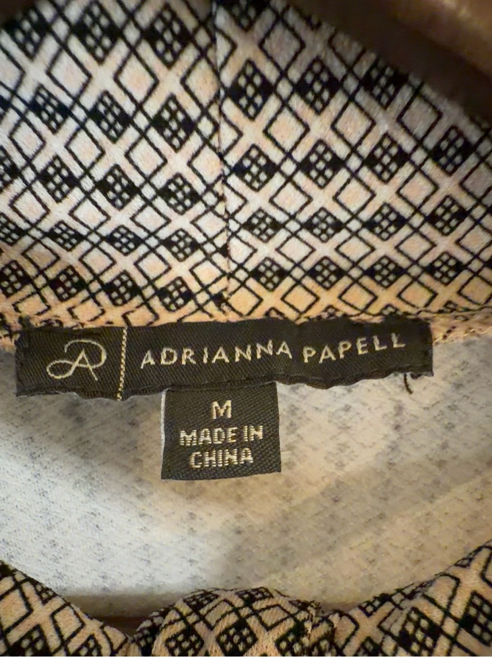 Adrianna Papell M Tie Neck Geometric Flutter Sleeve Blouse Black Cream - Picture 5 of 8